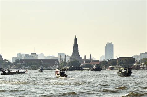 A Rebelião de Chao Phraya Kasatkhet: Descontentamento Social e Luta pelo Poder em Ayutthaya do Século XVIII